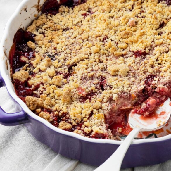 Crumble fraise-rhubarbe à la Fève Tonka Crumble fraise-rhubarbe à la Fève Tonka