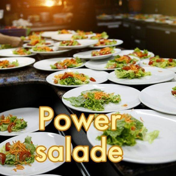 Power salade bowl à la vinaigrette d'acérola