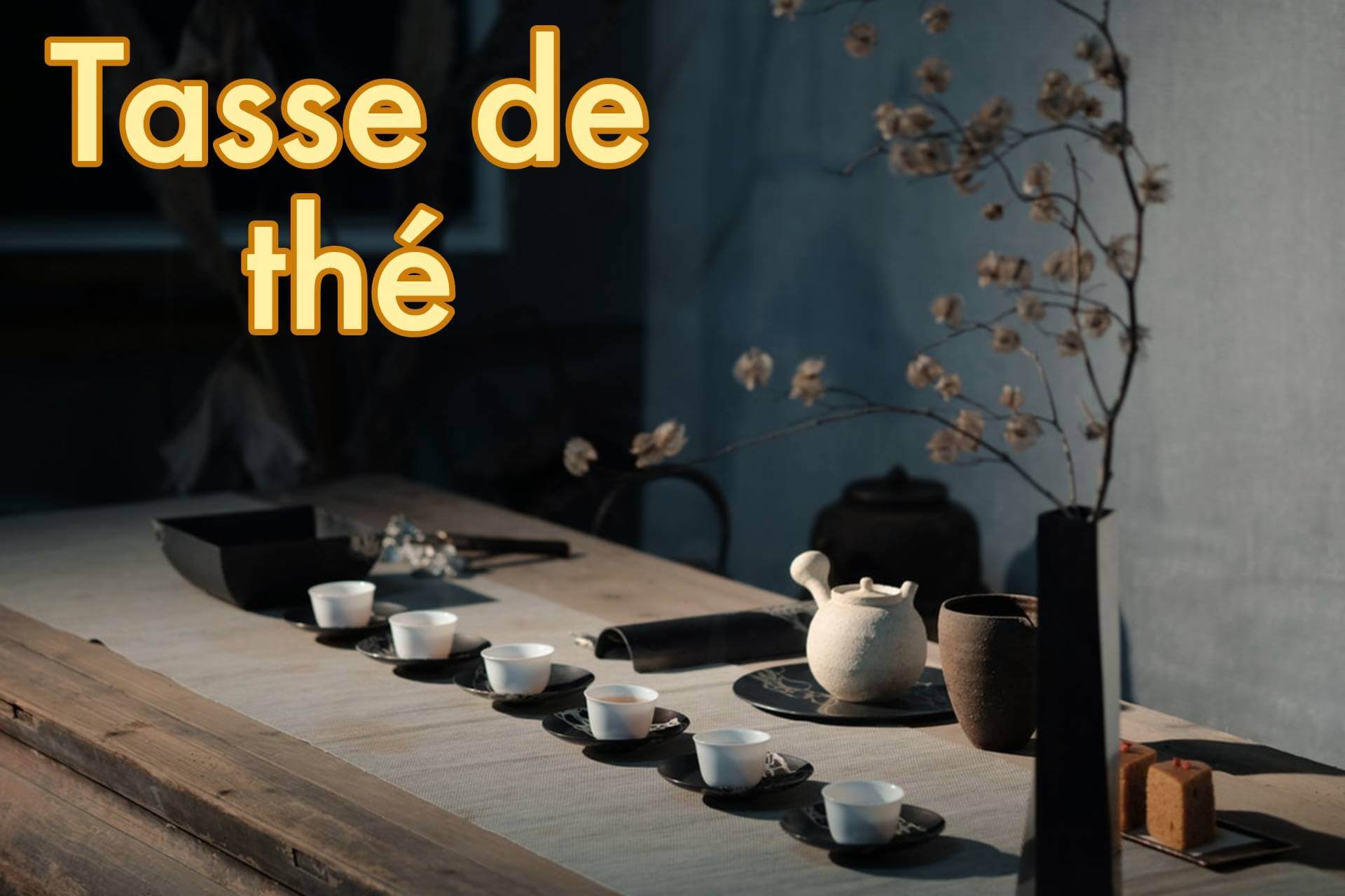 Tasse de thé infusé