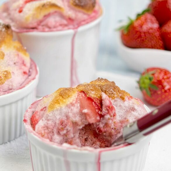 Soufflé glacé à la fraise et à la crème 