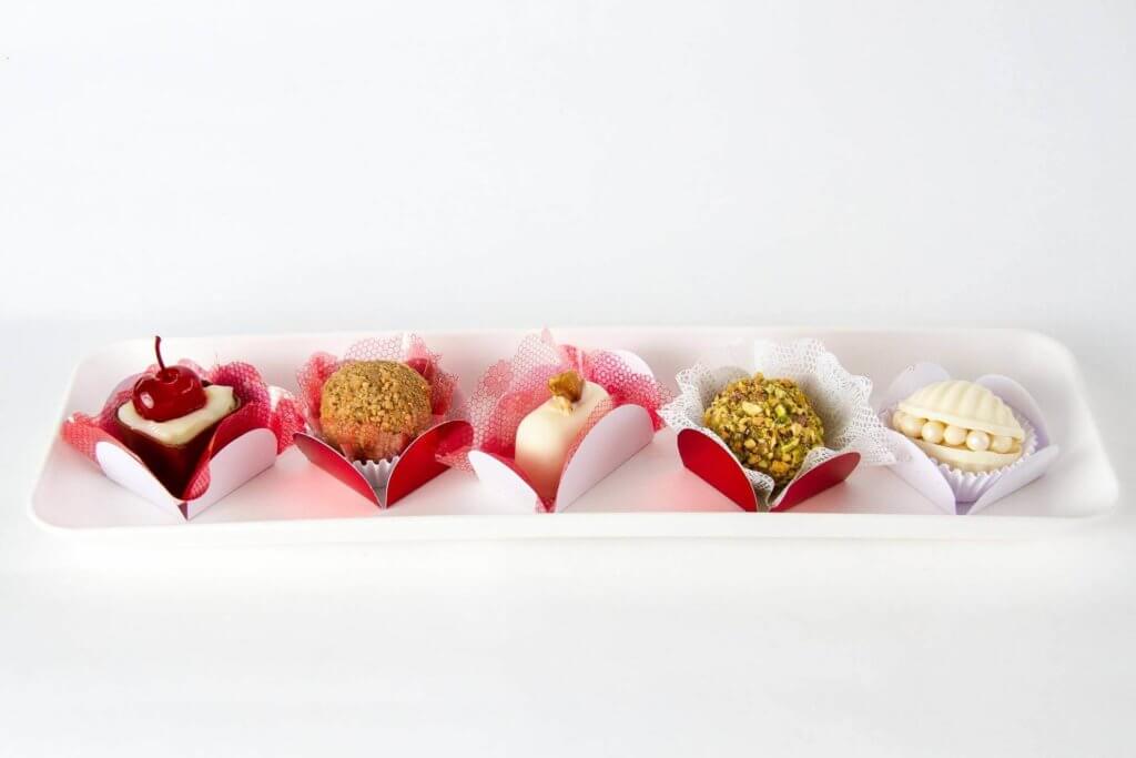 Recette des brigadeiros du Brésil roulés à la main