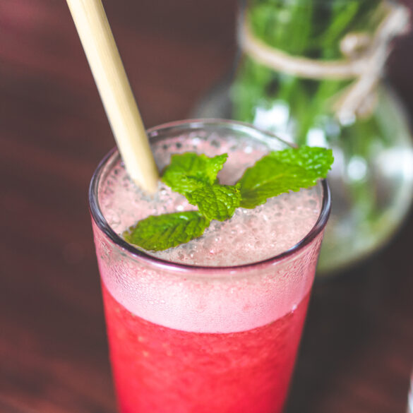 Limonade framboise vanille de Madagascar servie glacée