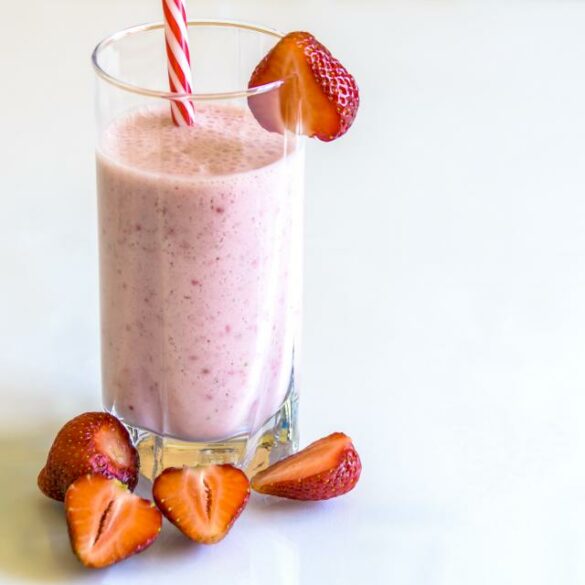 Smoothie aux fraises et bananes à la vanille de Madagascar servi bien frais