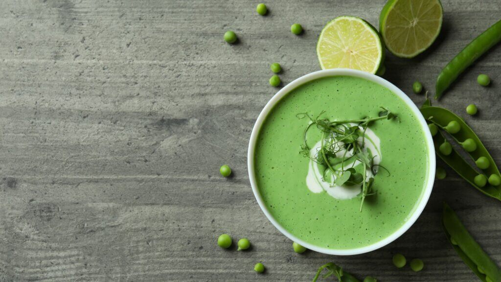 Soupe froide d’avocat à la menthe