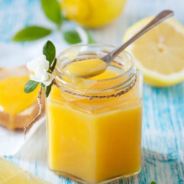 Lemon curd maison l’onctueuse crème citronnée qui réveille les desserts. Lemon curd maison l’onctueuse crème citronnée qui réveille les desserts.