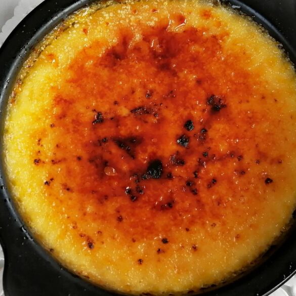 Découvrez comment faire une crème brûlée (sans chalumeau)