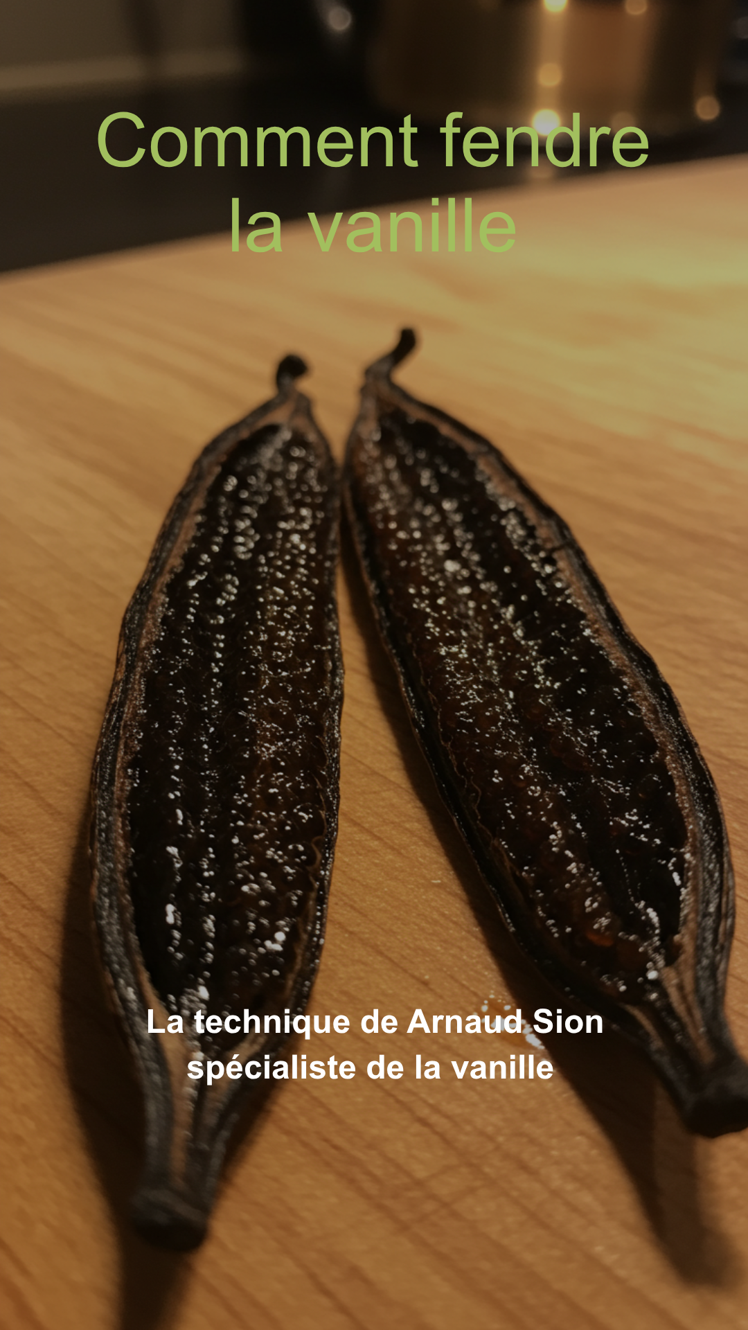 Fendre une gousse de vanille de Tahiti