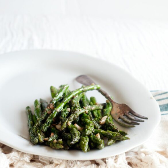 Asperges Sautées au Beurre et à l'Ail, Facile à la Poêle