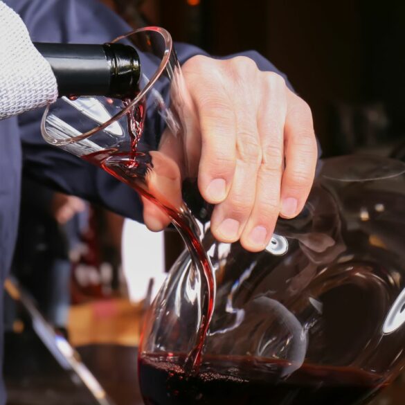 Décanter le vin pourquoi et comment améliorer les vins