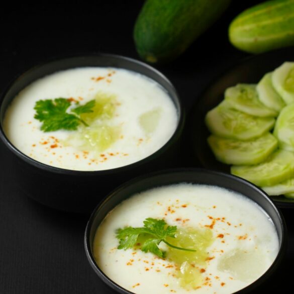 Le Raïta de concombre Recette indienne de sauce au yaourt comme en Inde