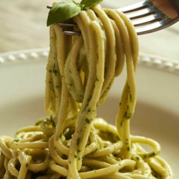 Ne Jetez Plus Rien ! Le Pesto de Fanes de Carottes Zéro Déchet & Gourmet