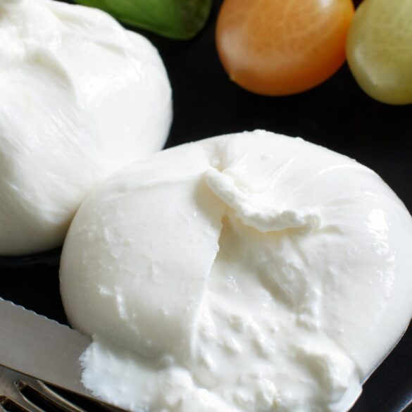 Burrata et Tomate Le Duo Gourmand et la Recette Facile de Burrata Maison pour un Fromage Italien Crémeux