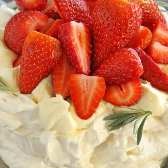 La pavlova à la vanille de Tahiti et fruits exotiques — la recette de l'été