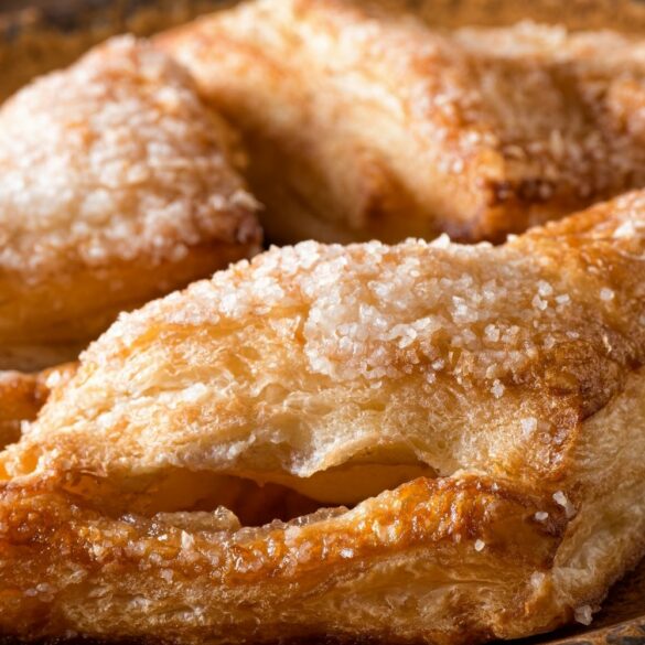 Chaussons aux pommes maison à la vanille : la recette facile et dorée